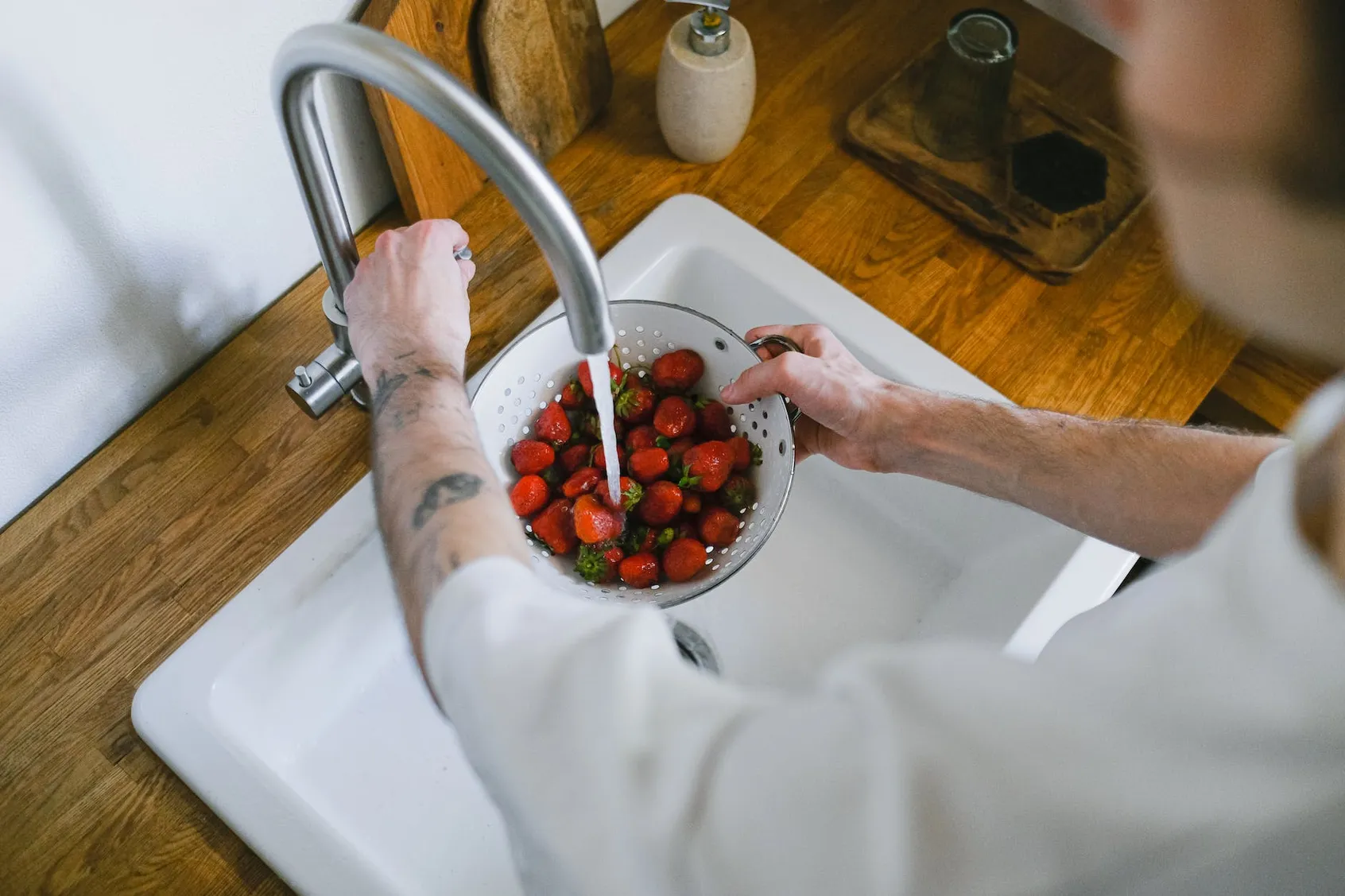 can boiling water make kitchen sink plumbing leak